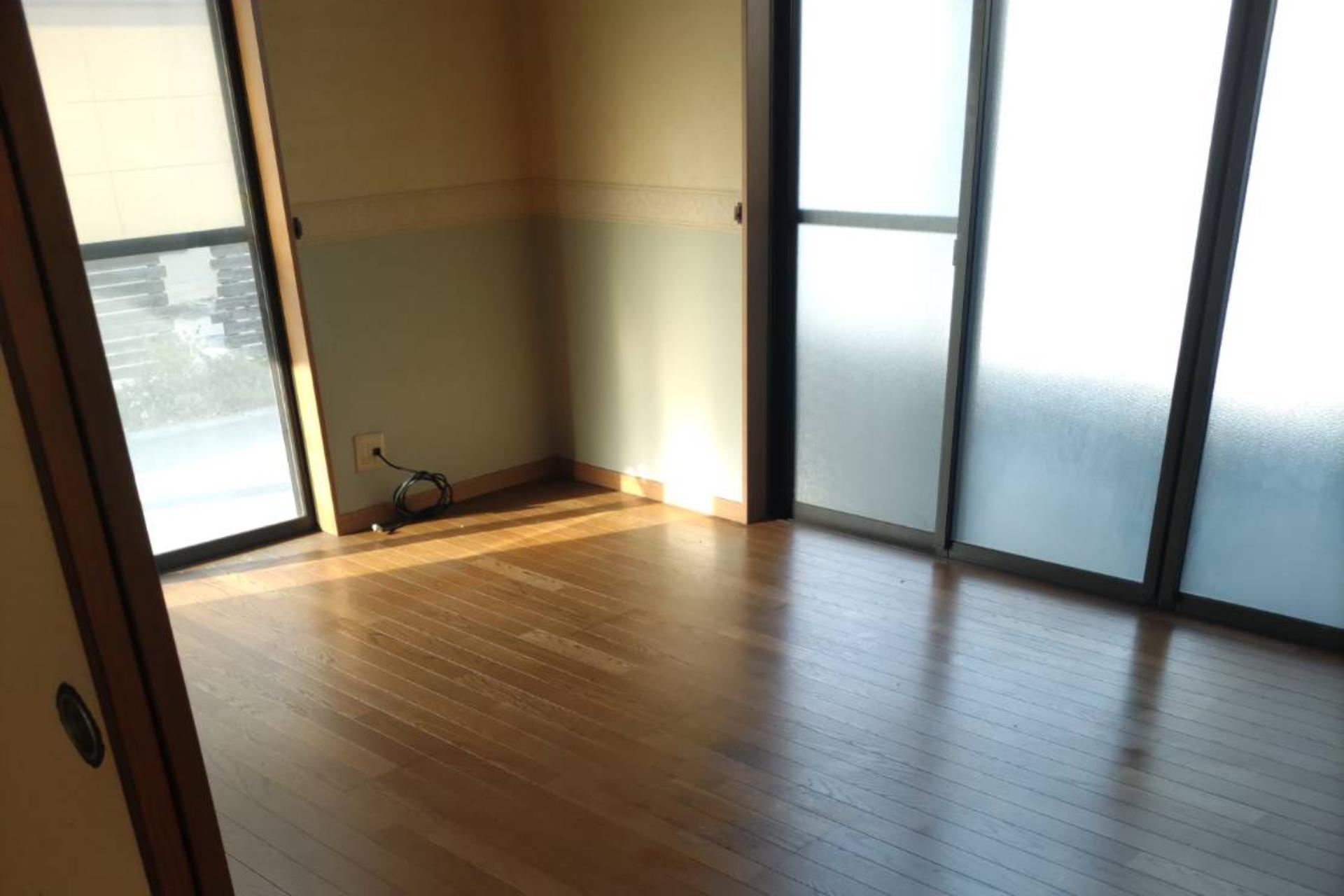 特殊清掃後にきれいになった部屋画像